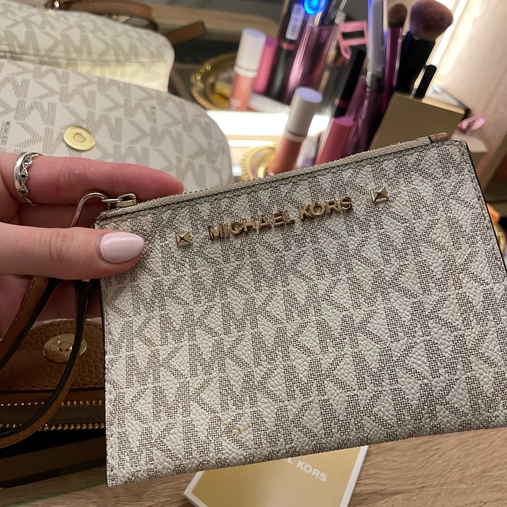 Michael Kors Brown and Cream Women's crossbody Bag and wallet w/ gold hardware. - Picture 6 of 8
